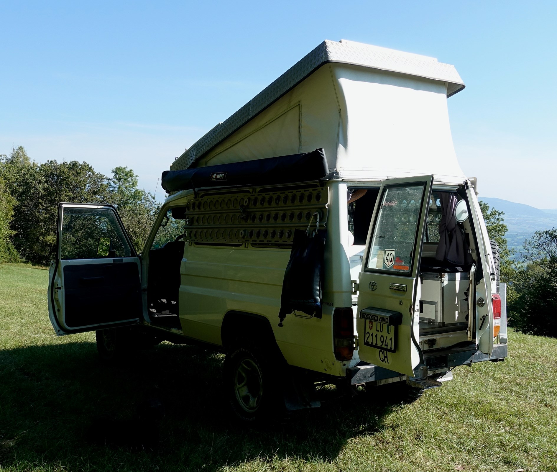 TOYOTA LAND CRUISER HZJ 78-image-5