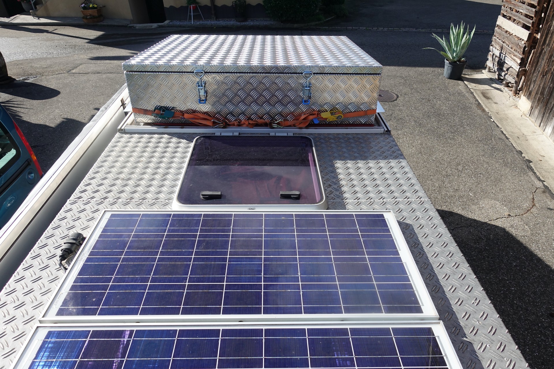 TOYOTA LAND CRUISER HZJ 78-image-2