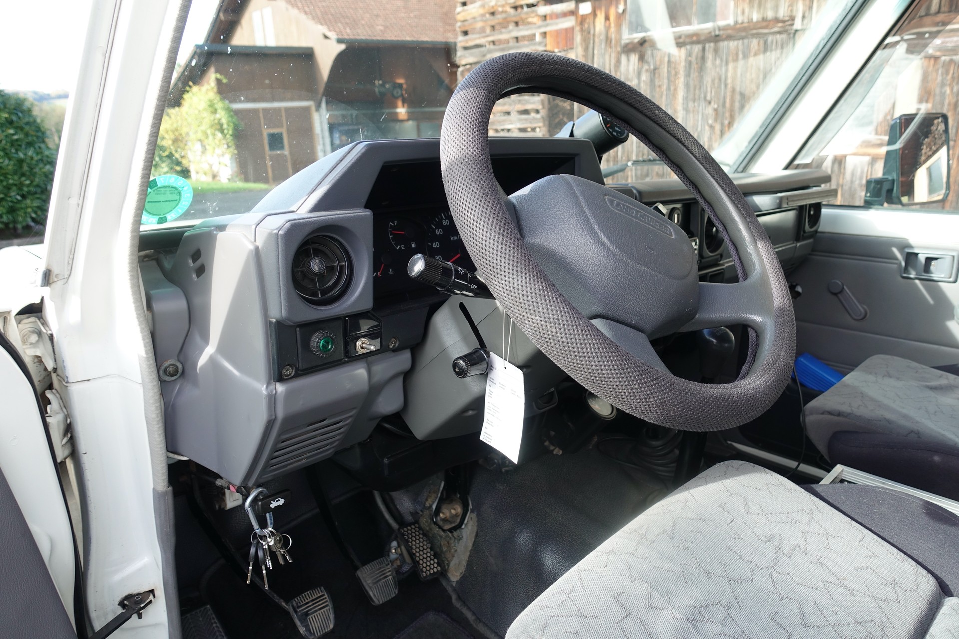 TOYOTA LAND CRUISER HZJ 78-image-10