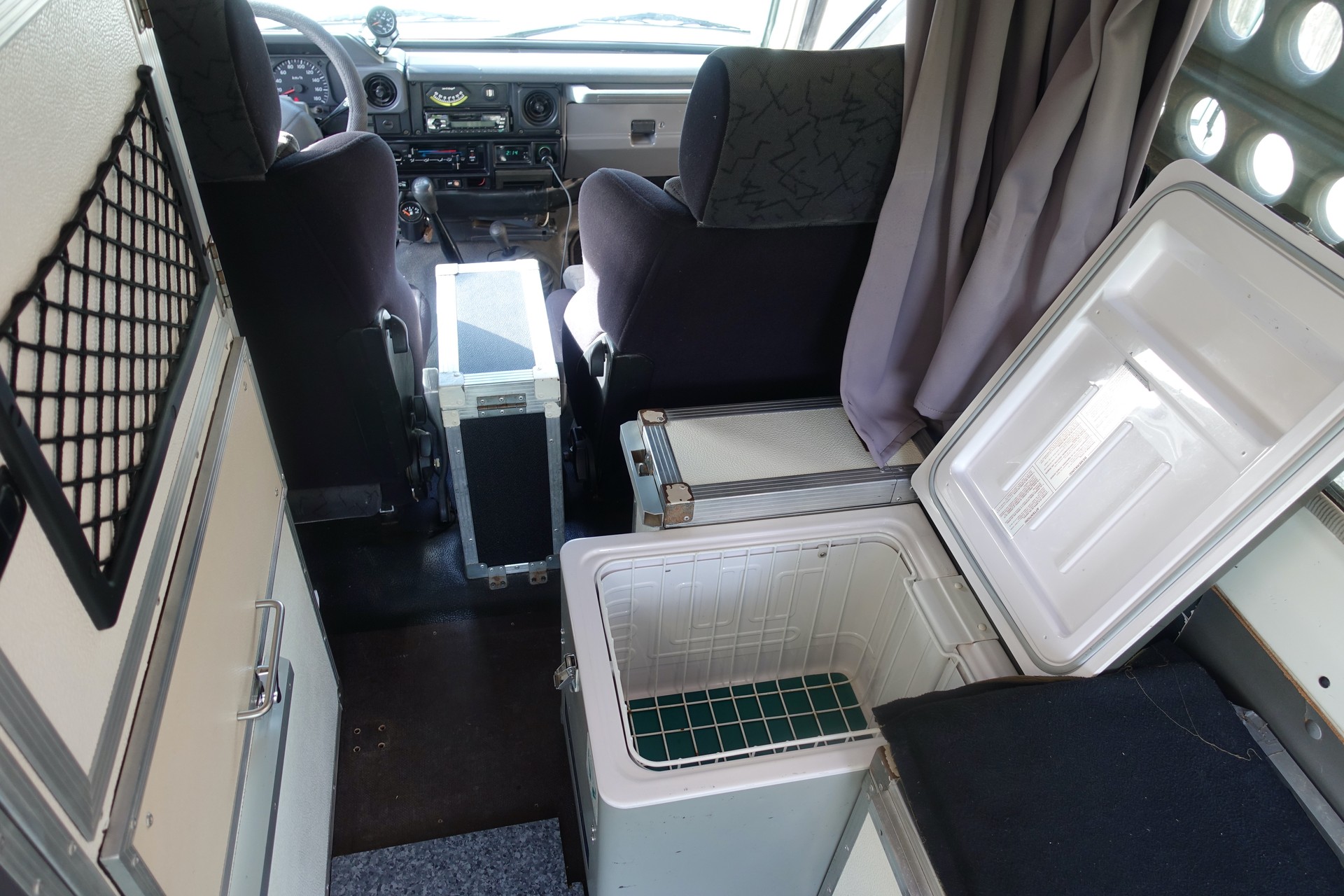 TOYOTA LAND CRUISER HZJ 78-image-20