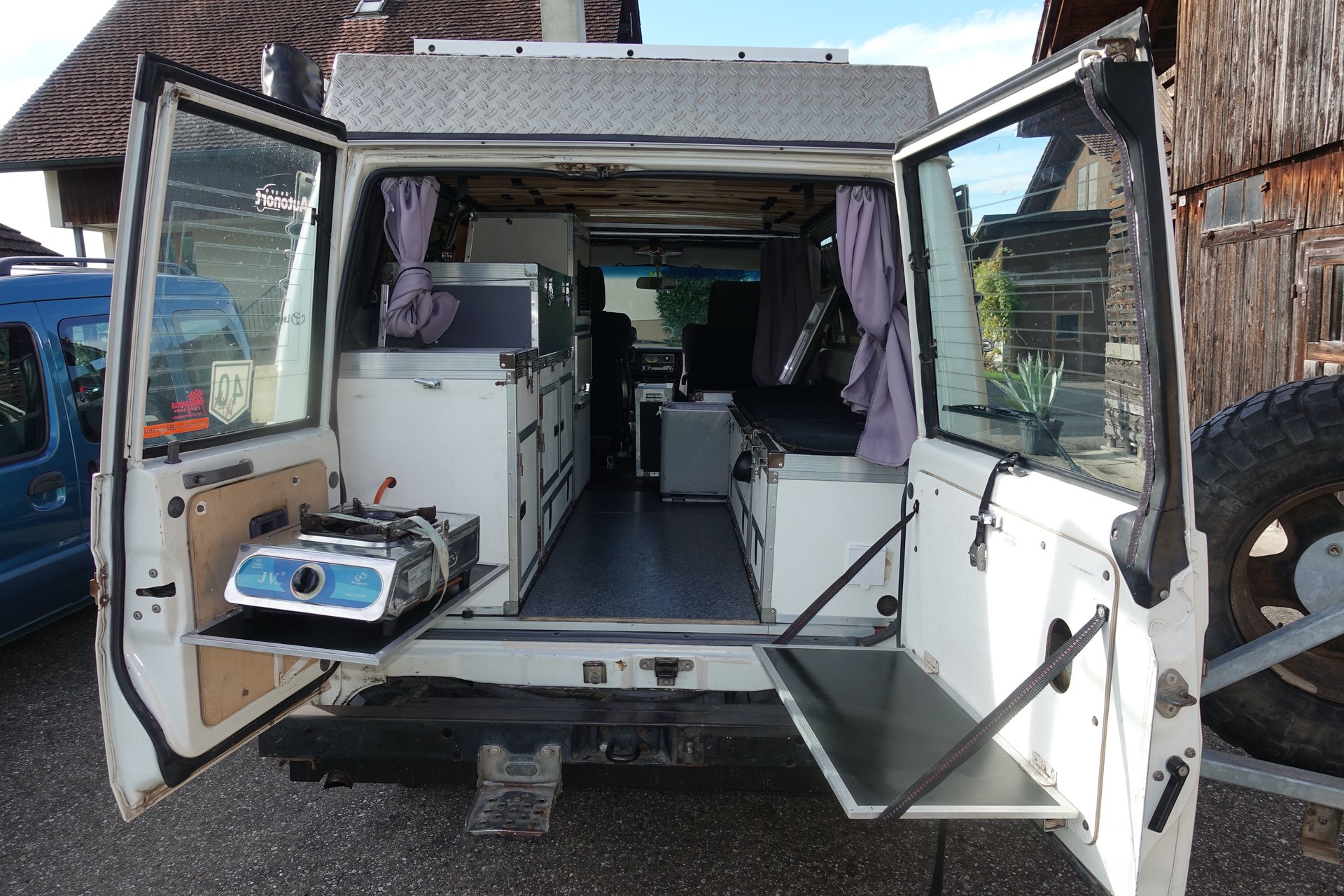 TOYOTA LAND CRUISER HZJ 78-image-13