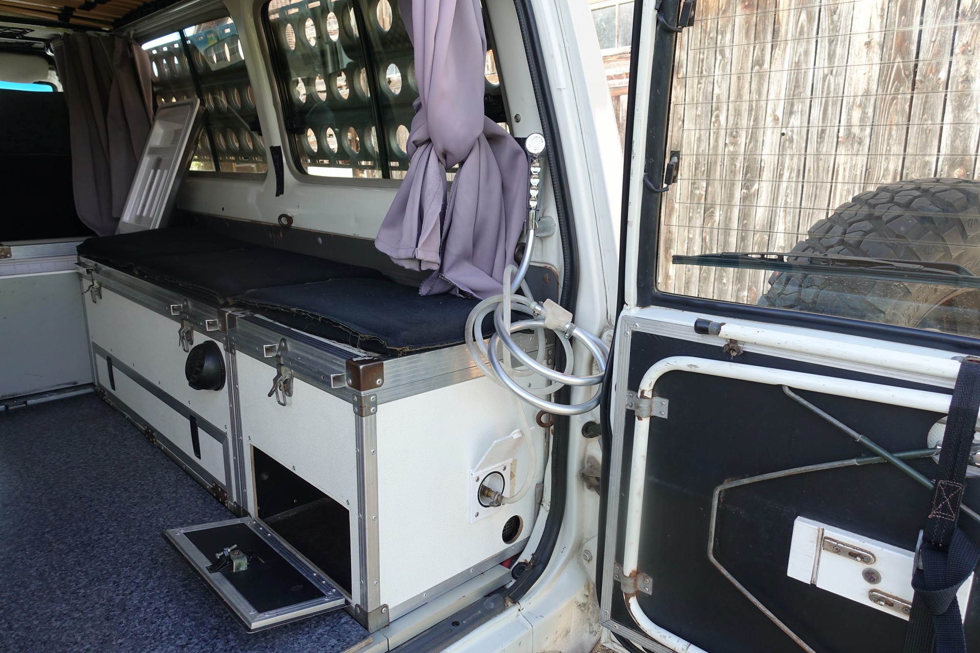 TOYOTA LAND CRUISER HZJ 78-image-15