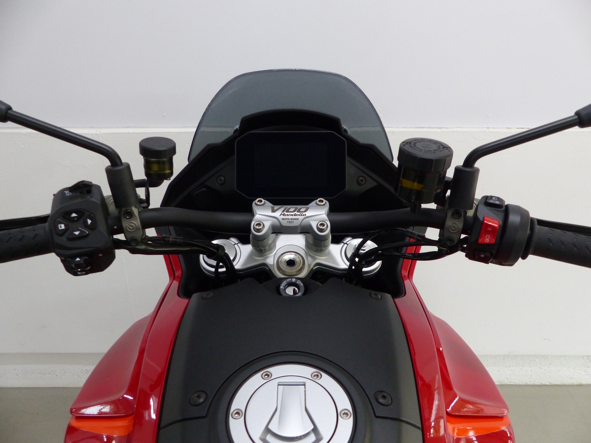 MOTO GUZZI V100 Mandello-image-14