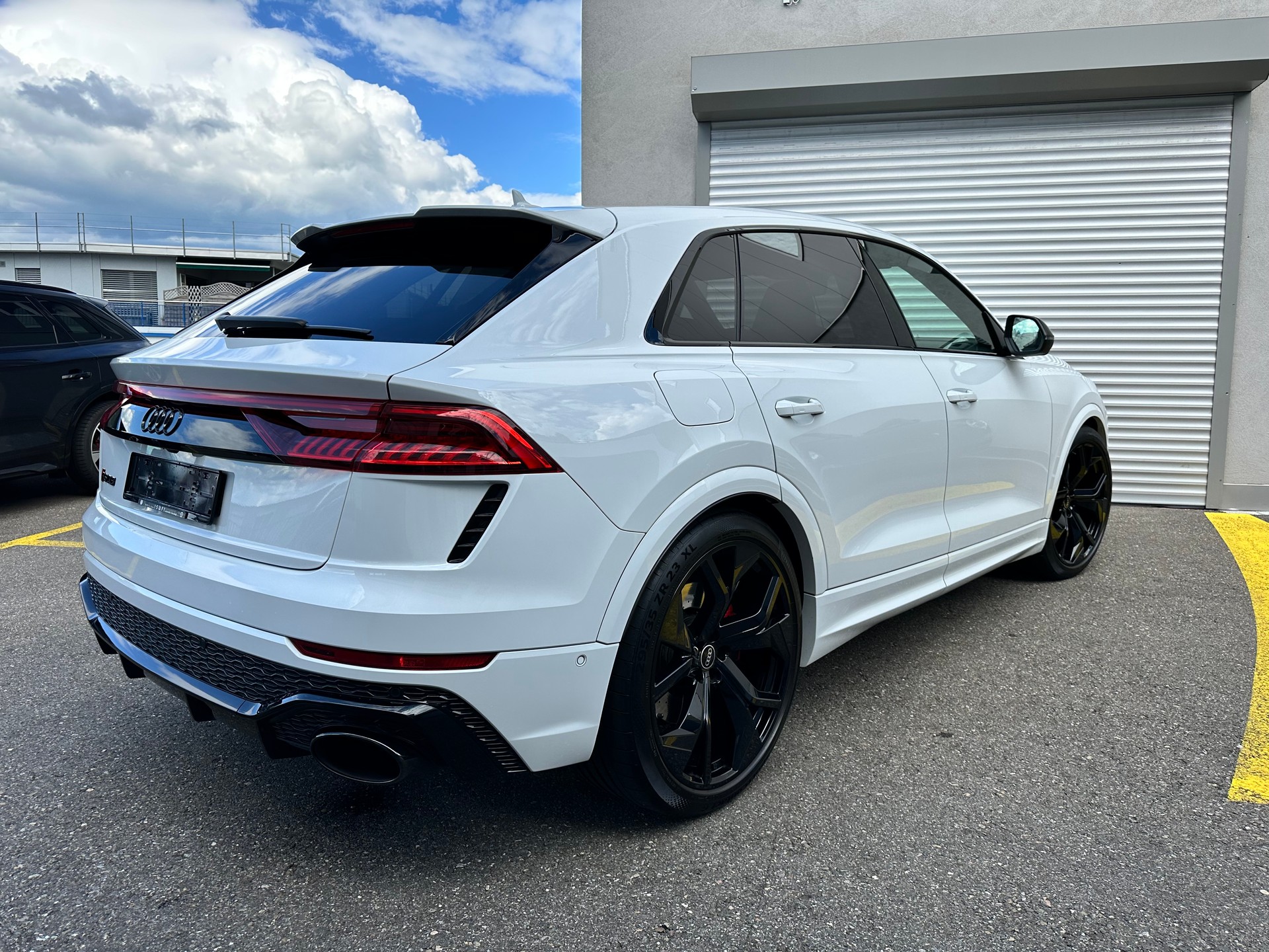 AUDI RSQ8 quattro tiptronic-showroom-element-2