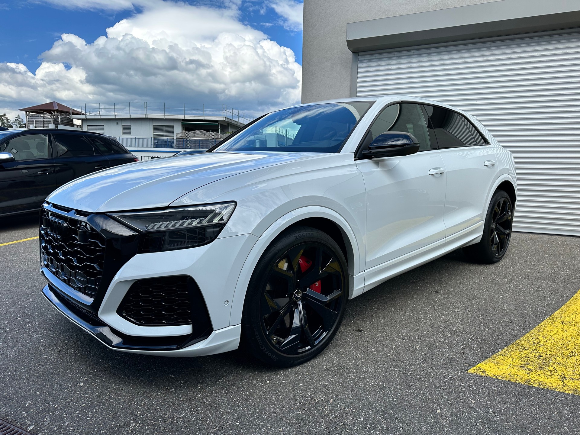 AUDI RSQ8 quattro tiptronic-showroom-element-1