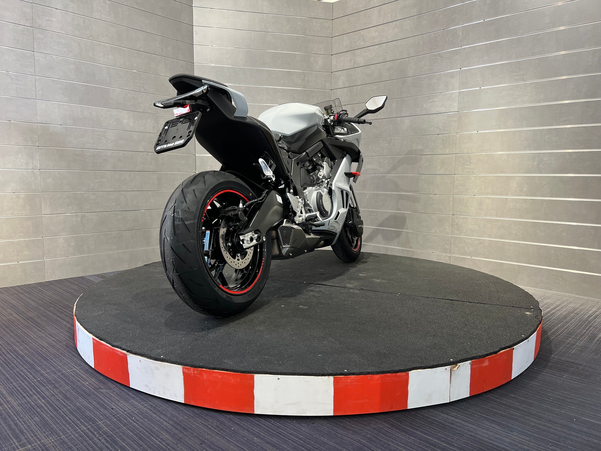 CF MOTO 675SR-R-image-4