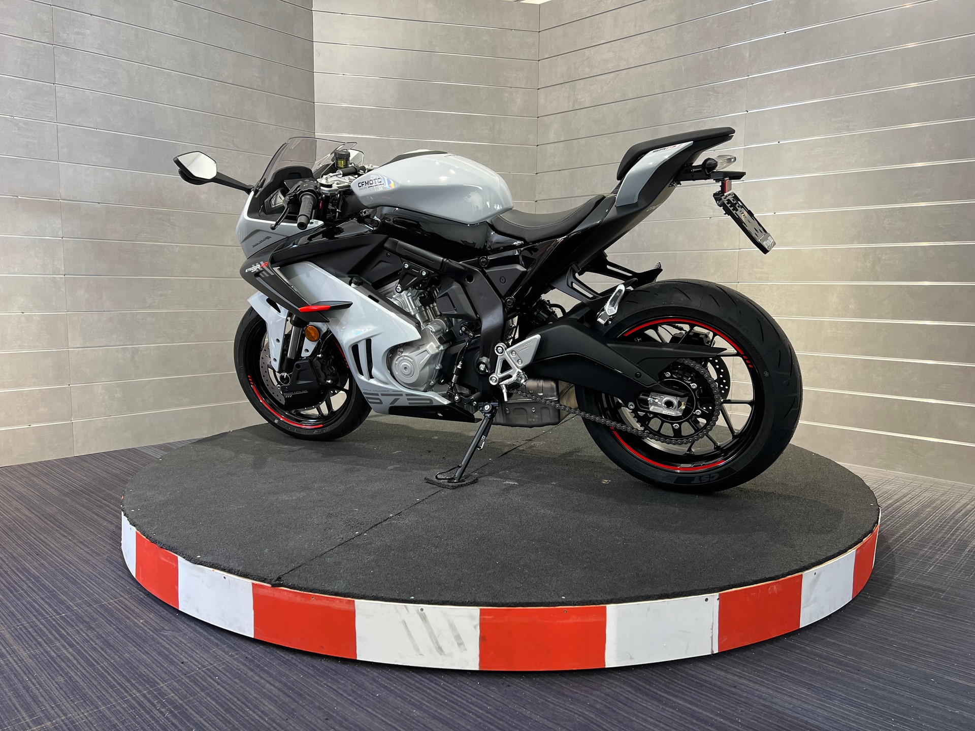 CF MOTO 675SR-R-image-2