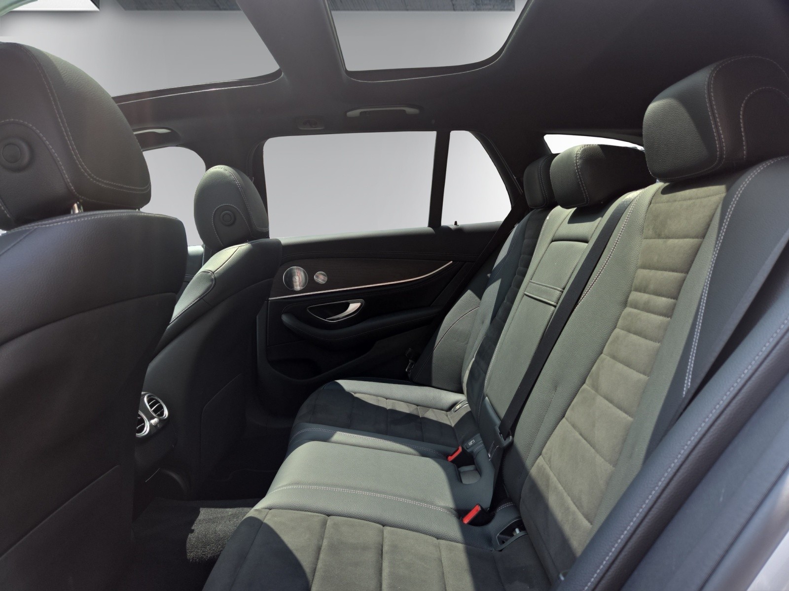 MERCEDES-BENZ E 450 T 4Matic AMG Line 9G-Tronic-image-17