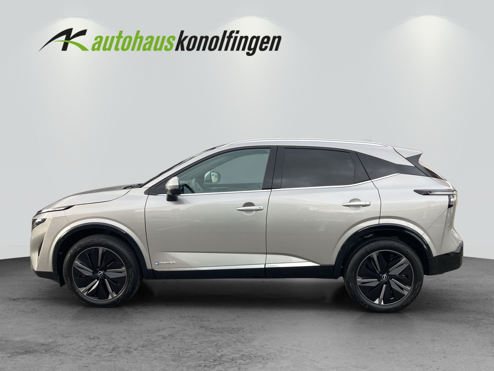 NISSAN Qashqai 1.5 VC-T Tekna-showroom-element-1