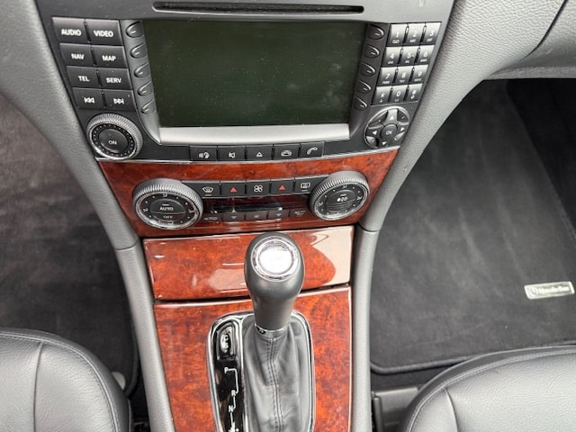 MERCEDES-BENZ CLK 500 Elégance 7G-Tronic-image-12