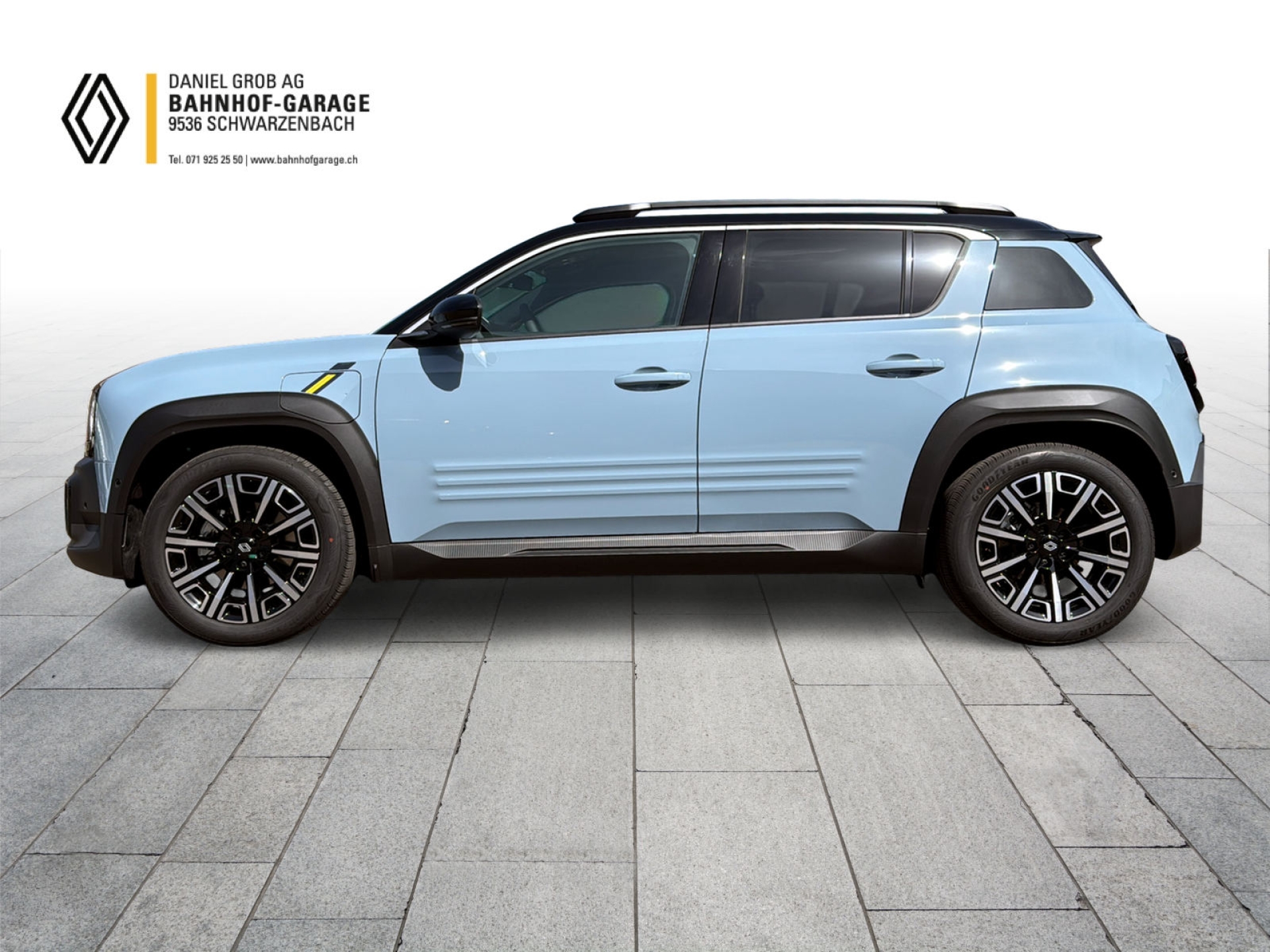 RENAULT R4 E-Tech Comfort Range iconic-showroom-element-2