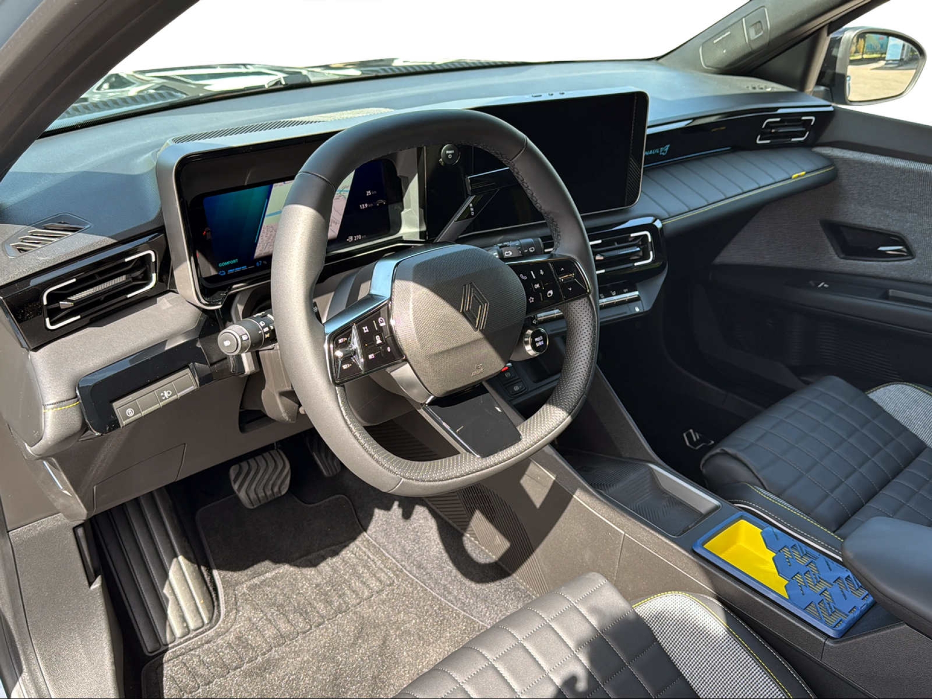 RENAULT R4 E-Tech Comfort Range iconic-image-12