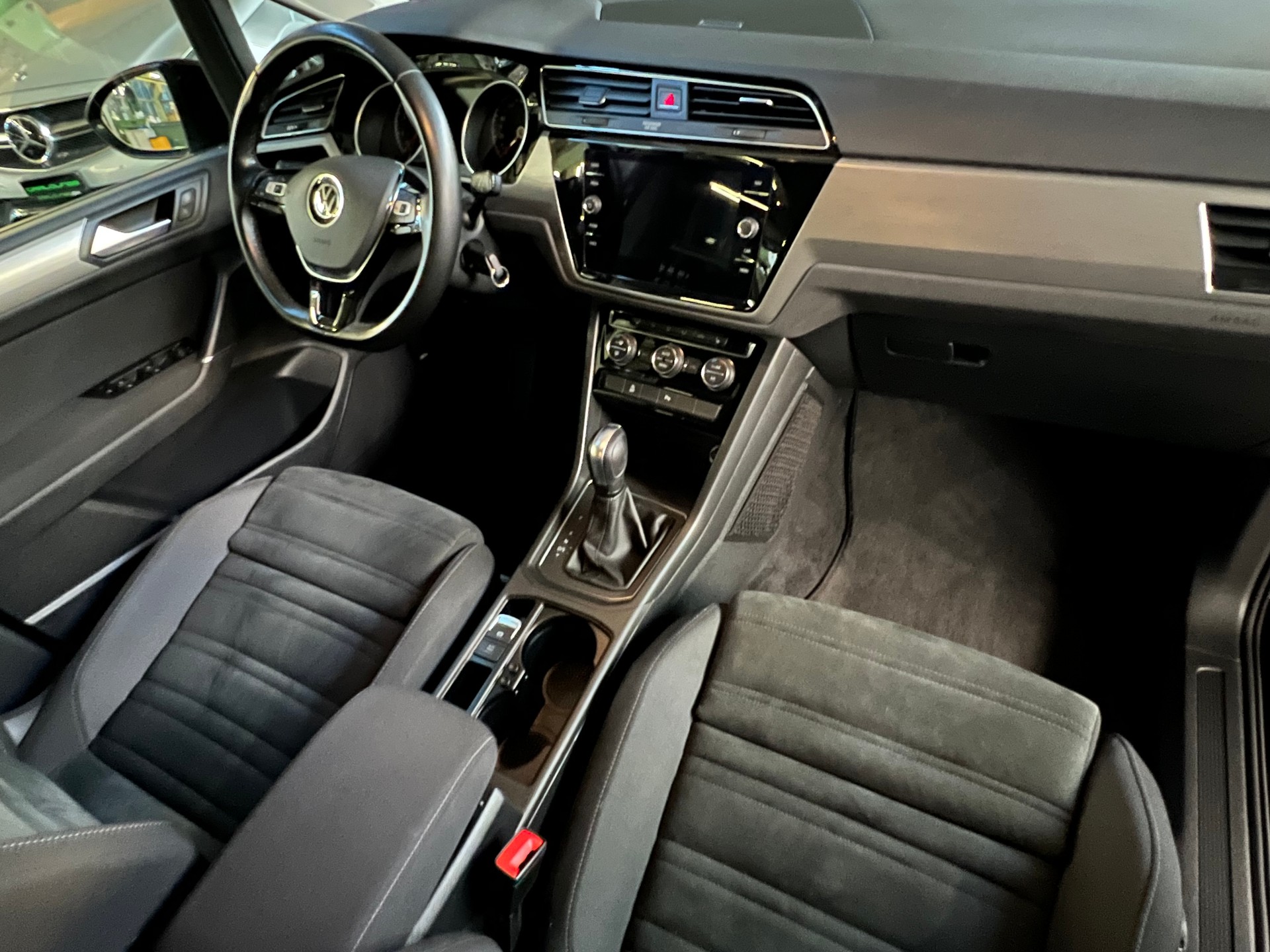 VW Touran R-Line / 1.5 TSI EVO / Comfortline / 7-Plätzer / DSG Automat-image-11