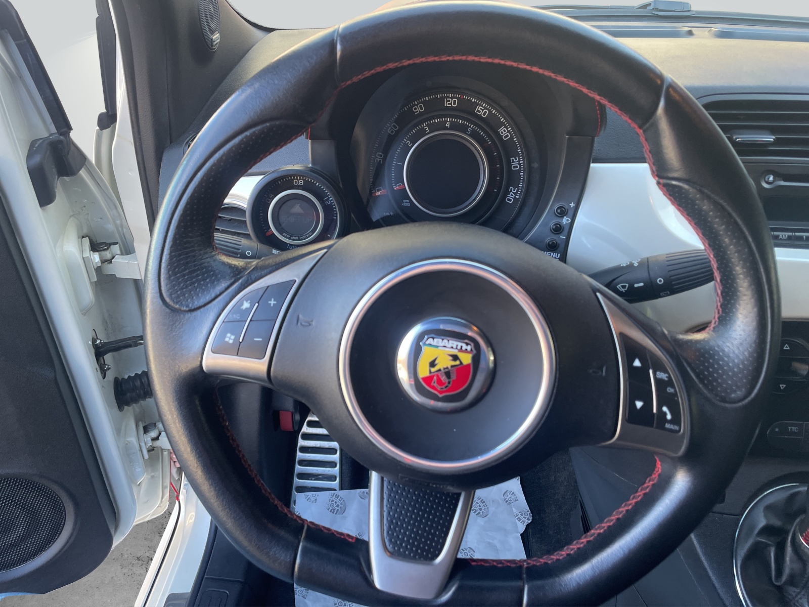 FIAT 500 1.4 16V Turbo Abarth-image-5