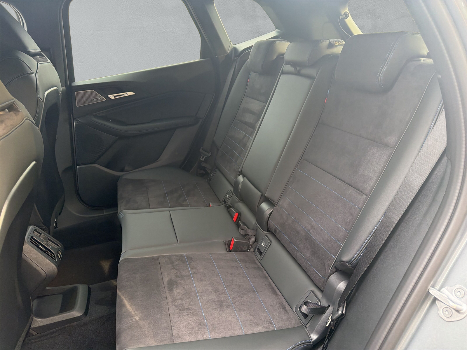 BMW 223d Active Tourer xDrive M Sport DKG-image-10