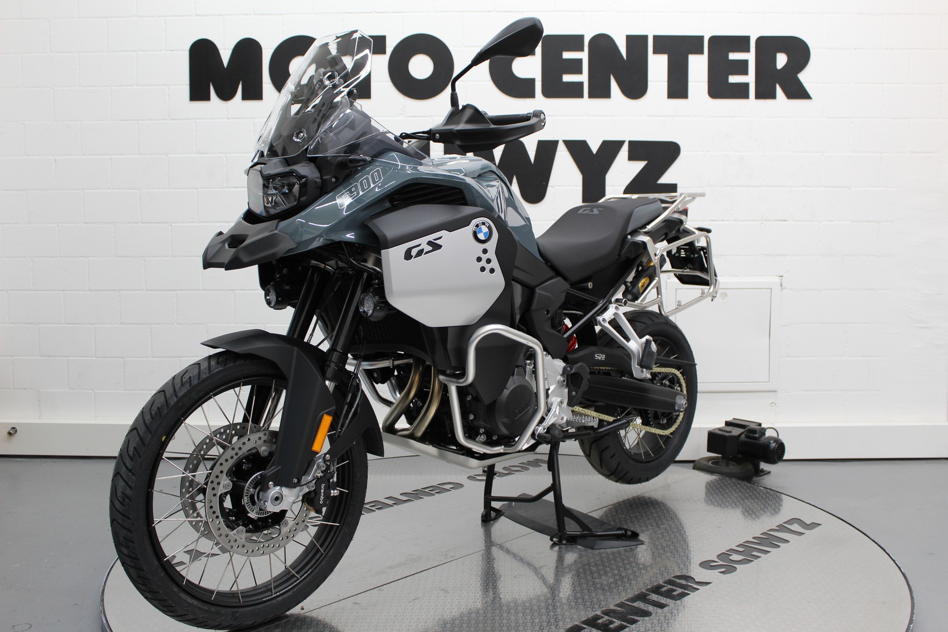 BMW F 900 GS Adventure-image-2