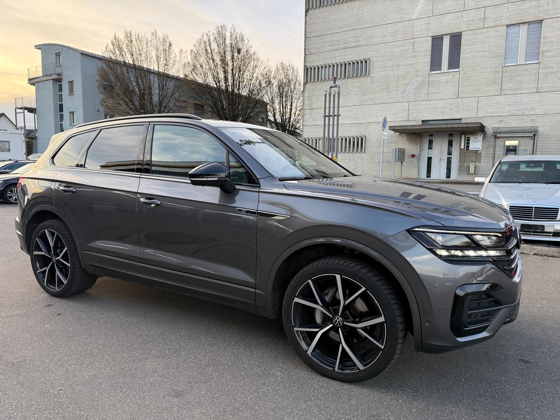 VW Touareg 3.0 TDI R Line Tiptronic-image-2
