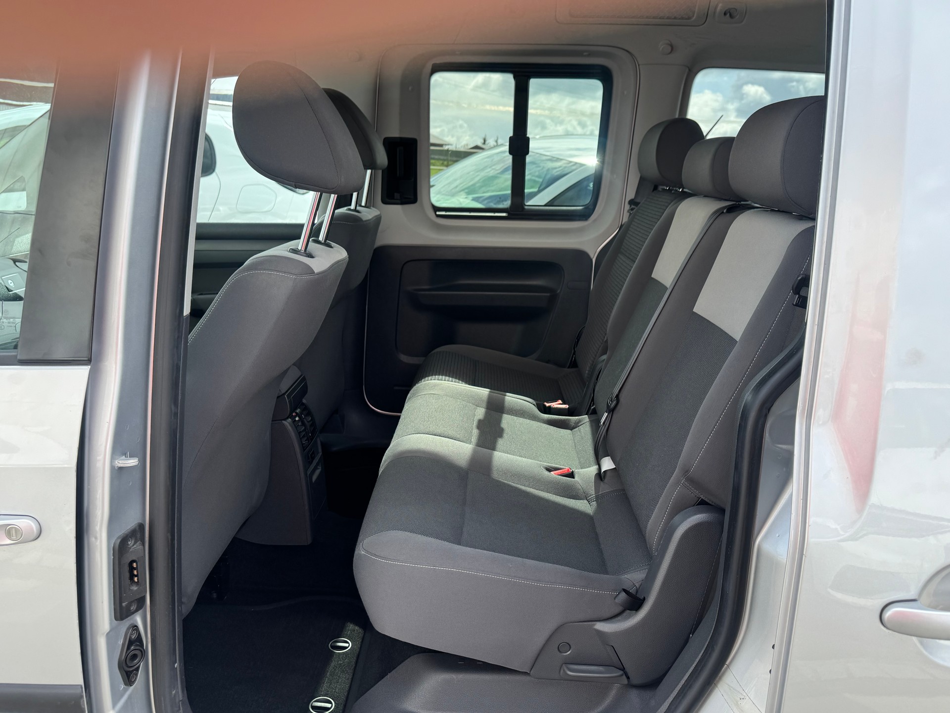 VW Caddy 2.0 TDI 4Motion Trendline Edition 30 DSG-image-9