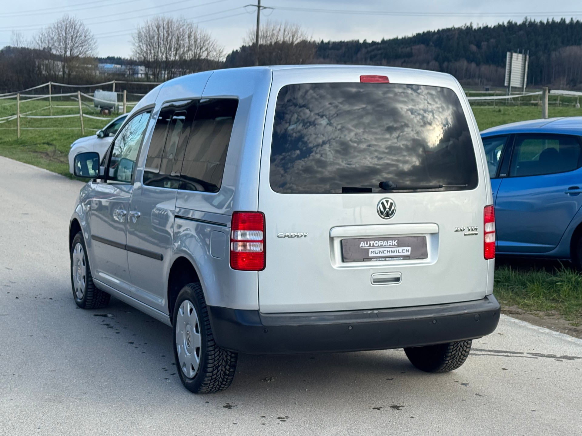 VW Caddy 2.0 TDI 4Motion Trendline Edition 30 DSG-image-3