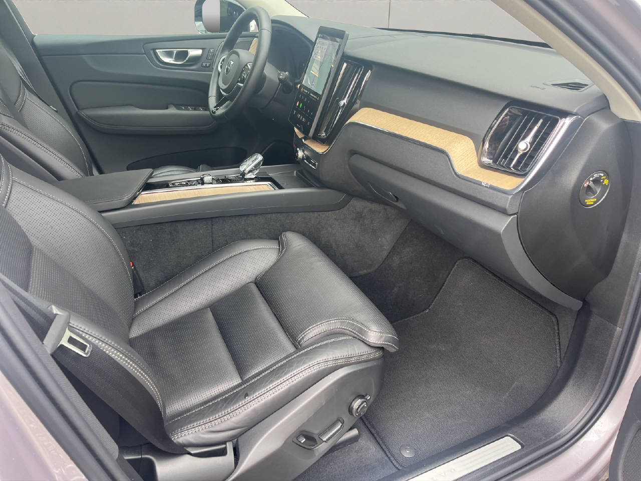 VOLVO XC60 2.0 B5 MH Plus Dark AWD-showroom-element-1