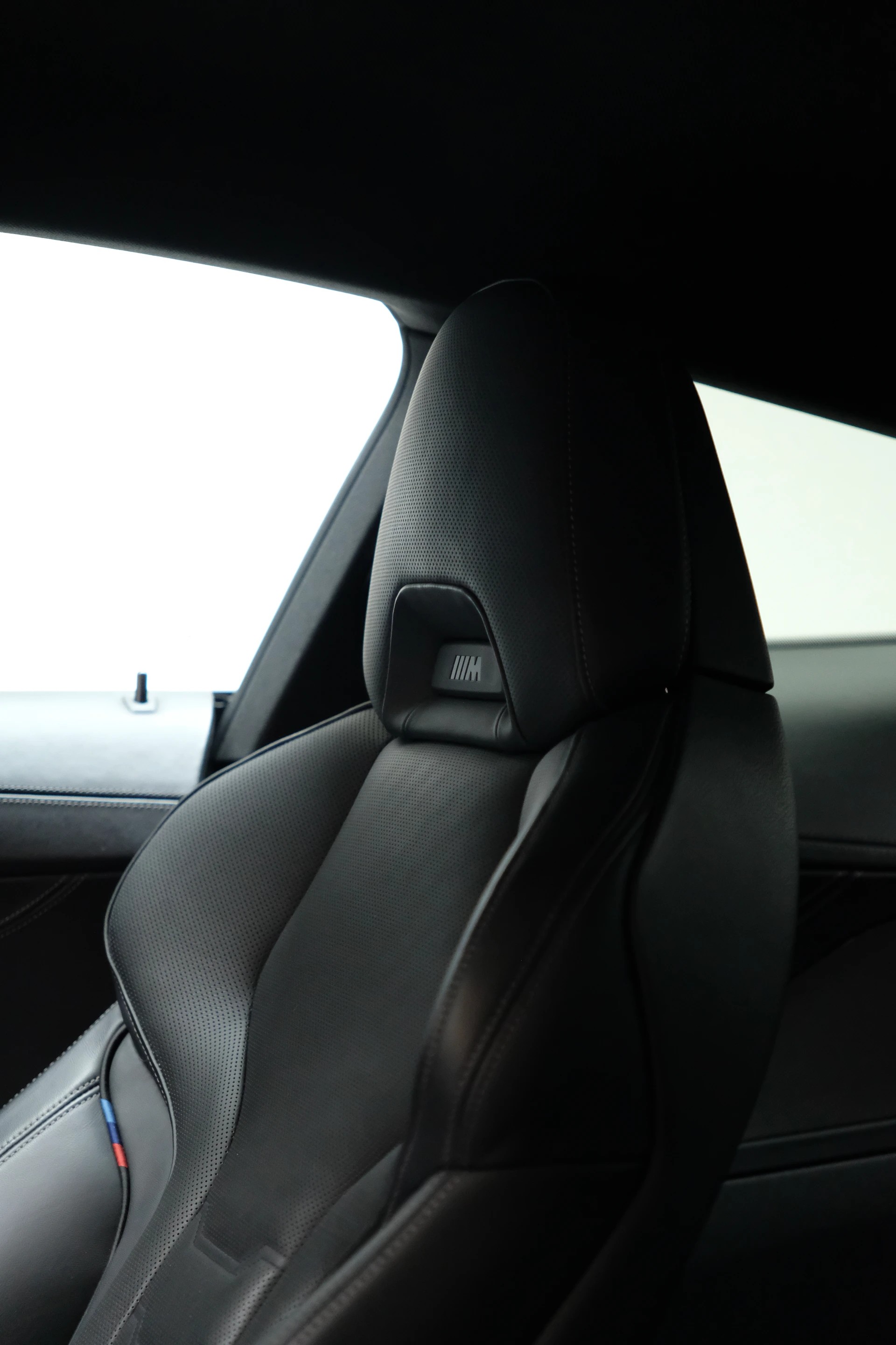 BMW M850i xDrive Steptronic-image-16