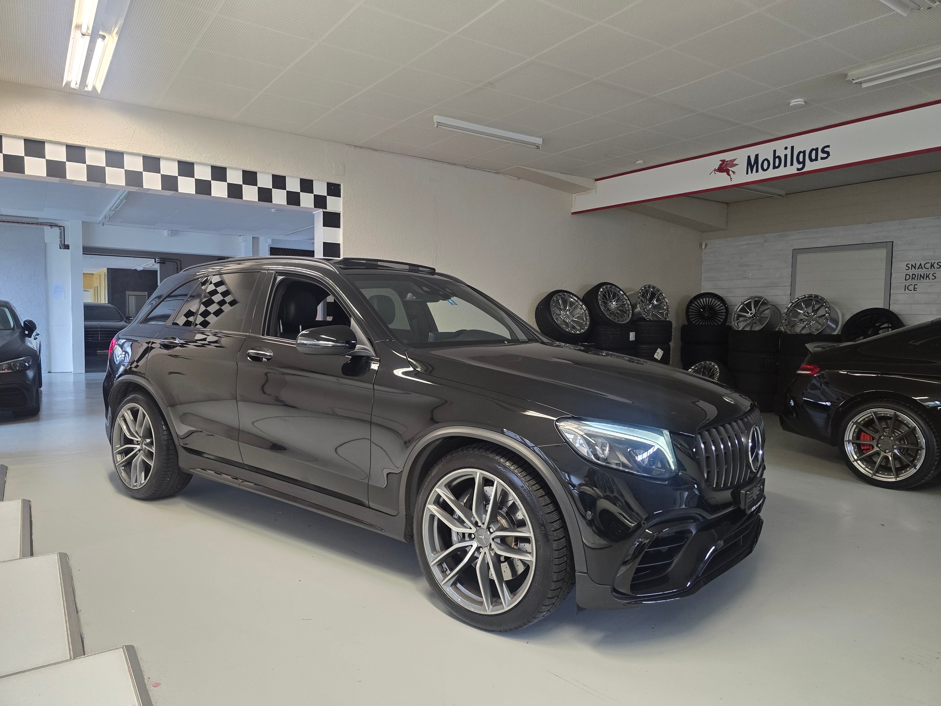 MERCEDES-BENZ GLC 63 AMG 4Matic+ 9G-Tronic-image-2