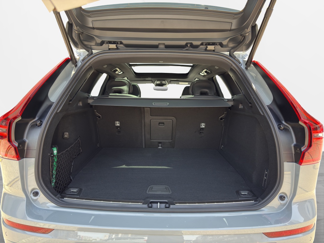 VOLVO XC60 T8 eAWD PluginHybrid Black Edition Geartronic-image-12