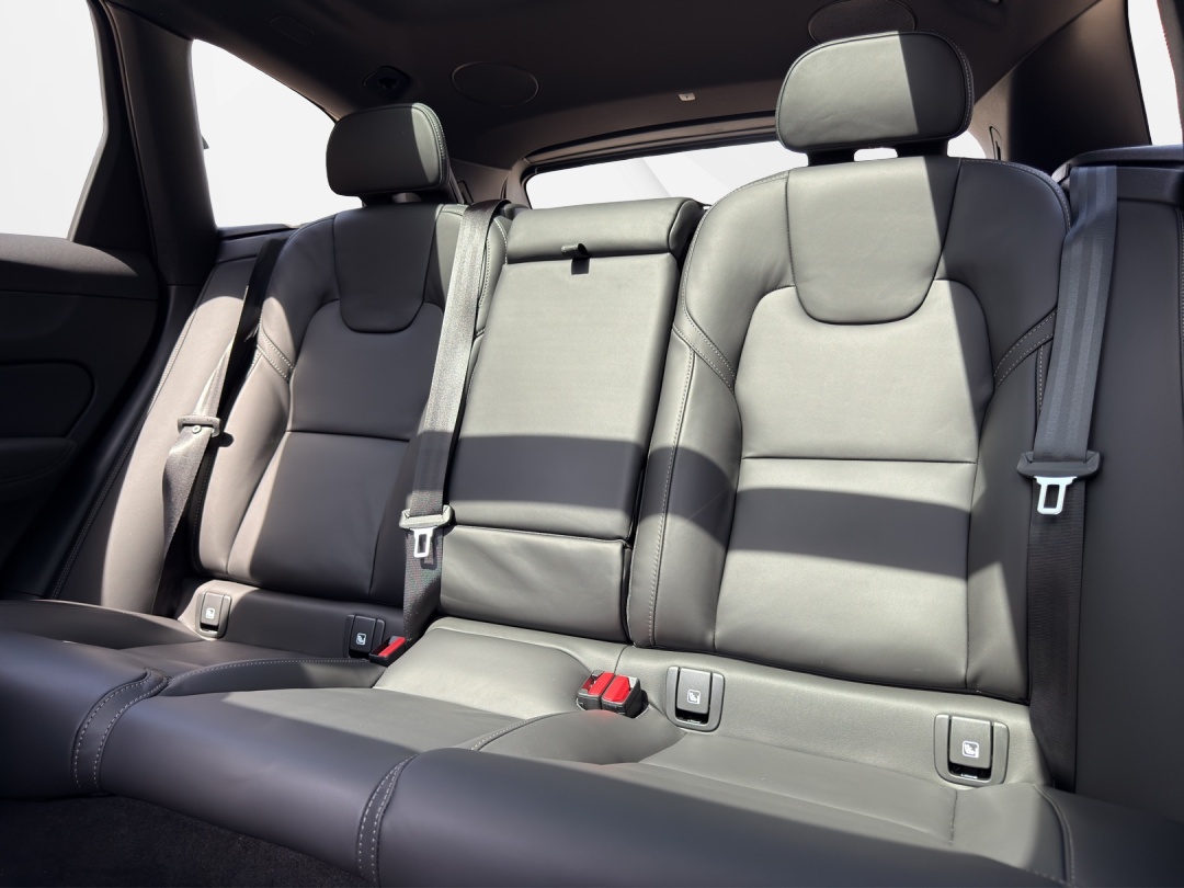 VOLVO XC60 T8 eAWD PluginHybrid Black Edition Geartronic-image-10