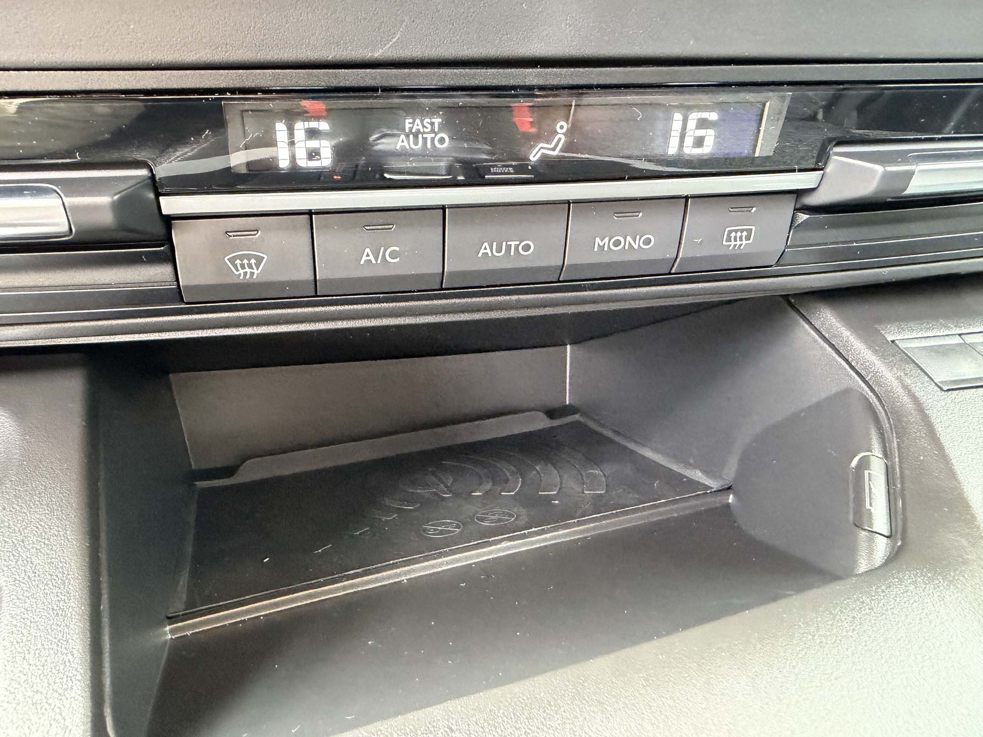 PEUGEOT Rifter Long 1.5 HDi 7-Plätzer Family Edition-image-16