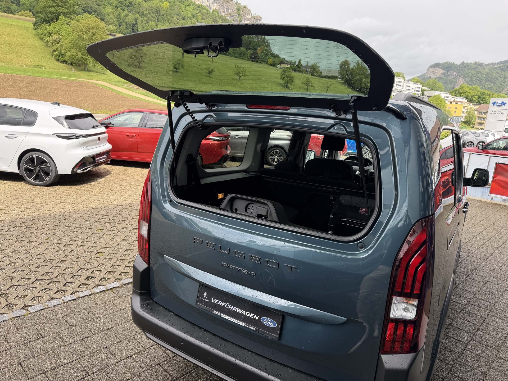 PEUGEOT Rifter Long 1.5 HDi 7-Plätzer Family Edition-image-4