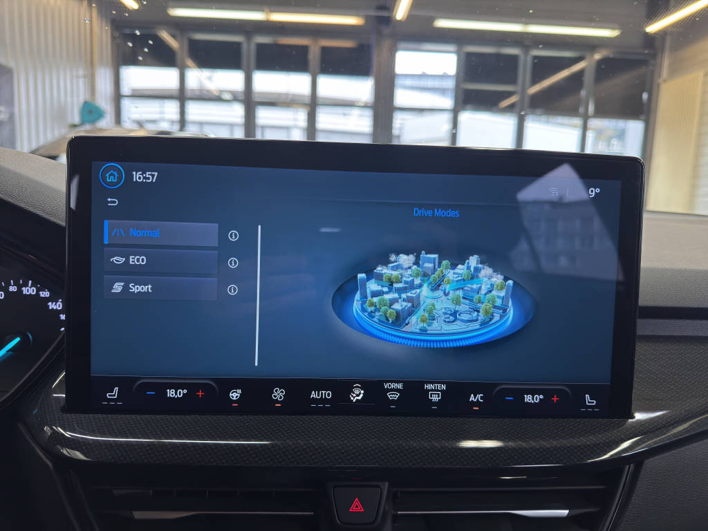 FORD Focus Station Wagon 1.0i EcoB Hybrid 155-image-12