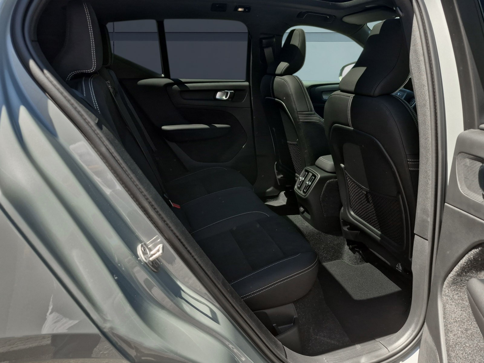 VOLVO EX40 Twin Black Edition AWD-image-13