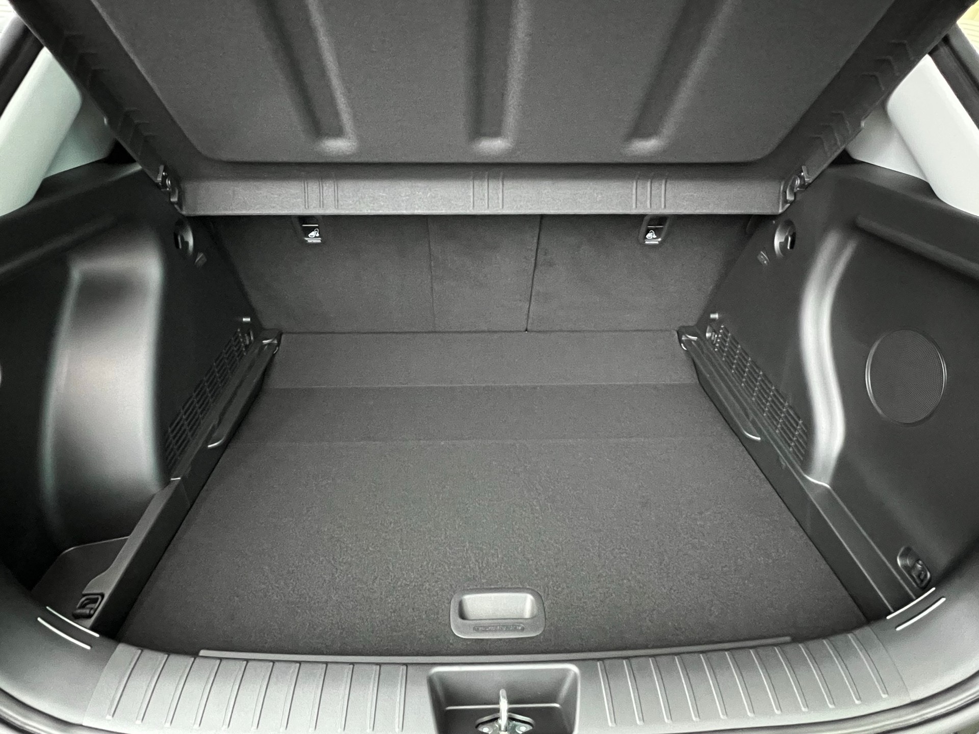 HYUNDAI Kona EV 65.4 kWh Vertex-image-17