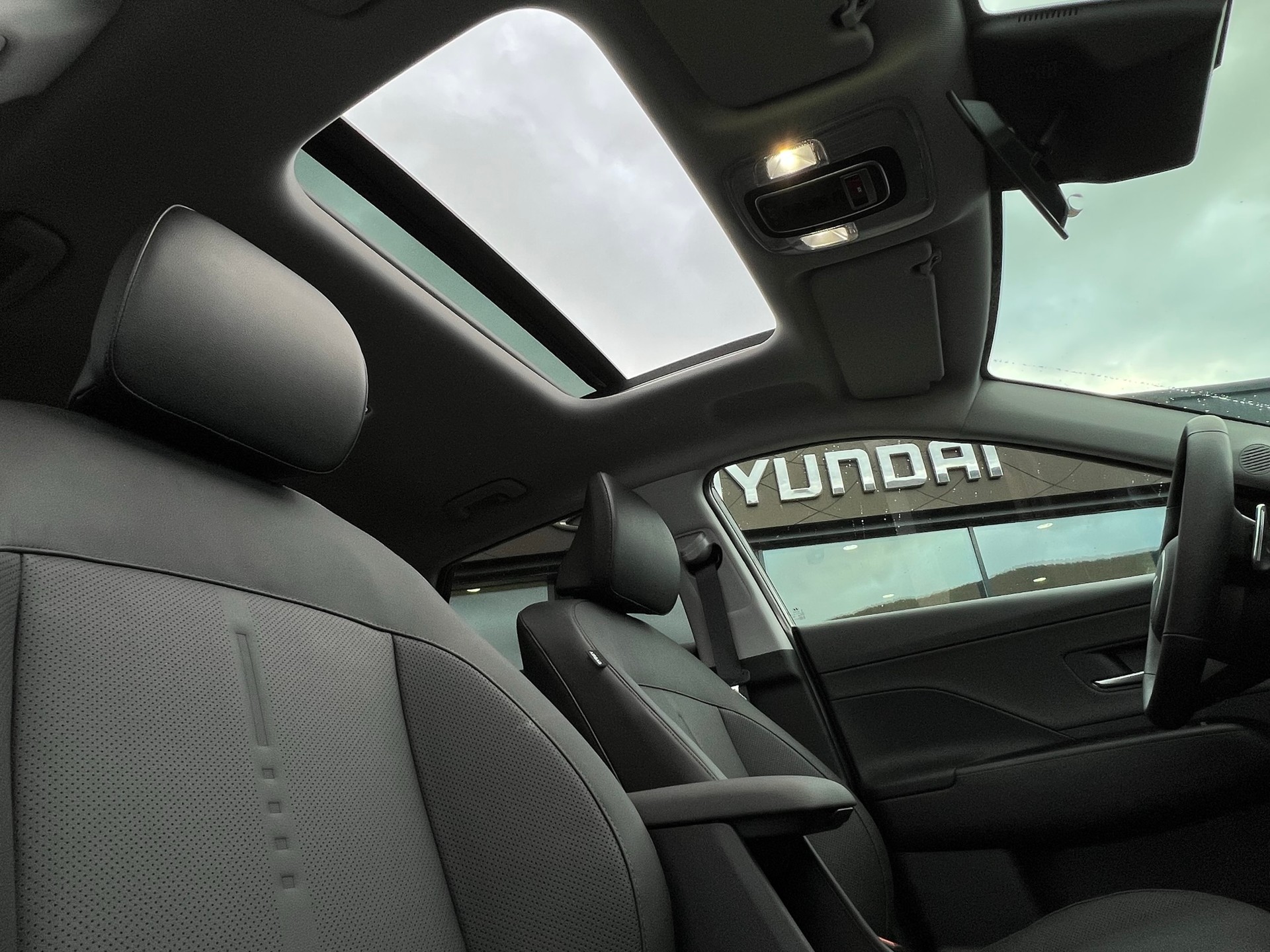 HYUNDAI Kona EV 65.4 kWh Vertex-image-11