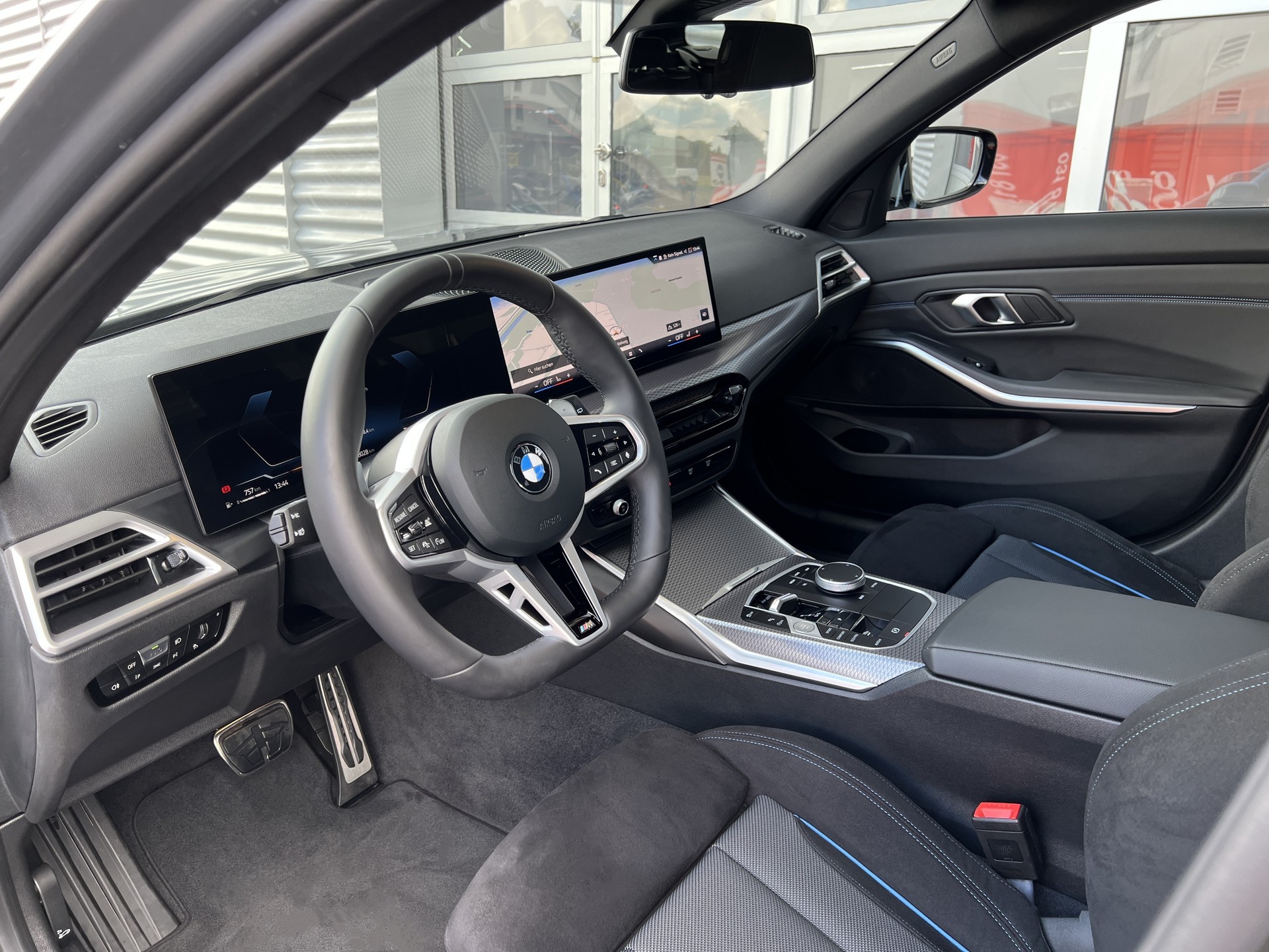 BMW 330i Touring xDrive Steptronic M Sport-image-4