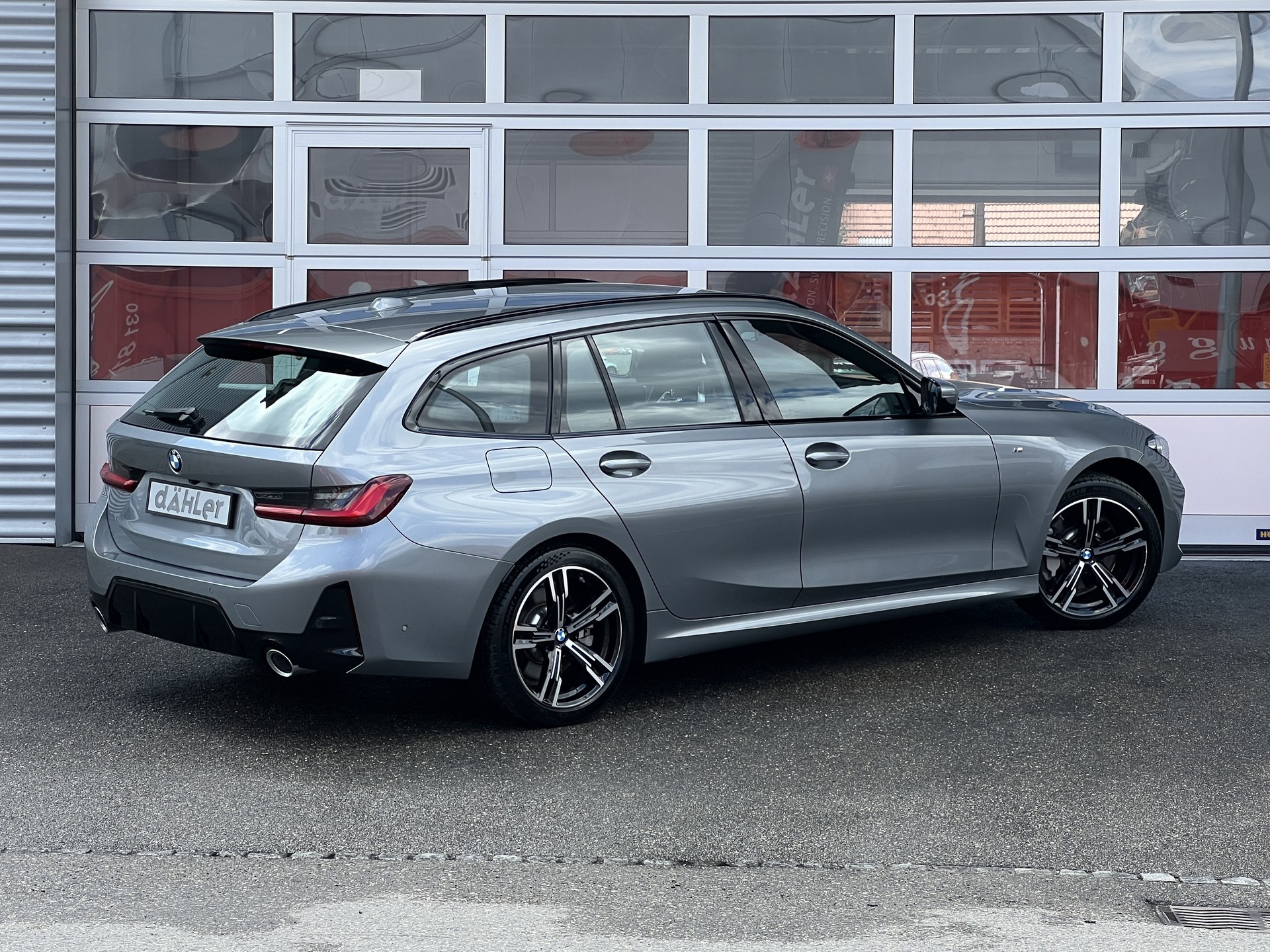BMW 330i Touring xDrive Steptronic M Sport-showroom-element-2