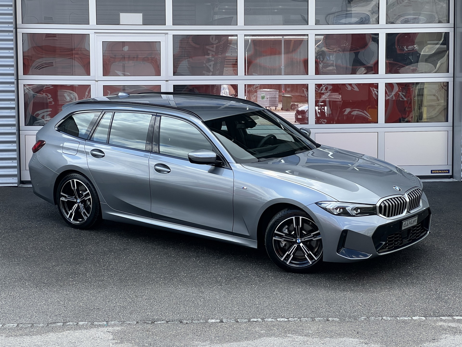 BMW 330i Touring xDrive Steptronic M Sport-showroom-element-1
