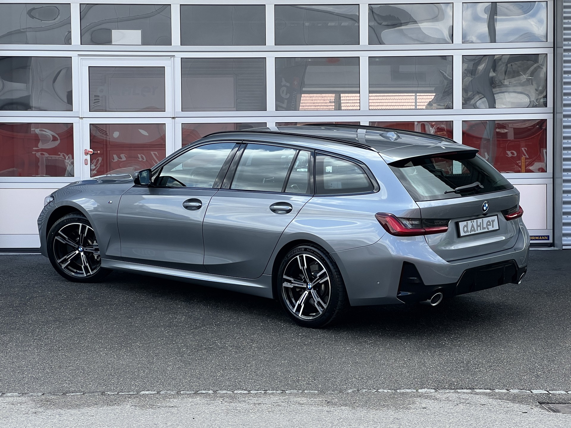 BMW 330i Touring xDrive Steptronic M Sport-showroom-element-3