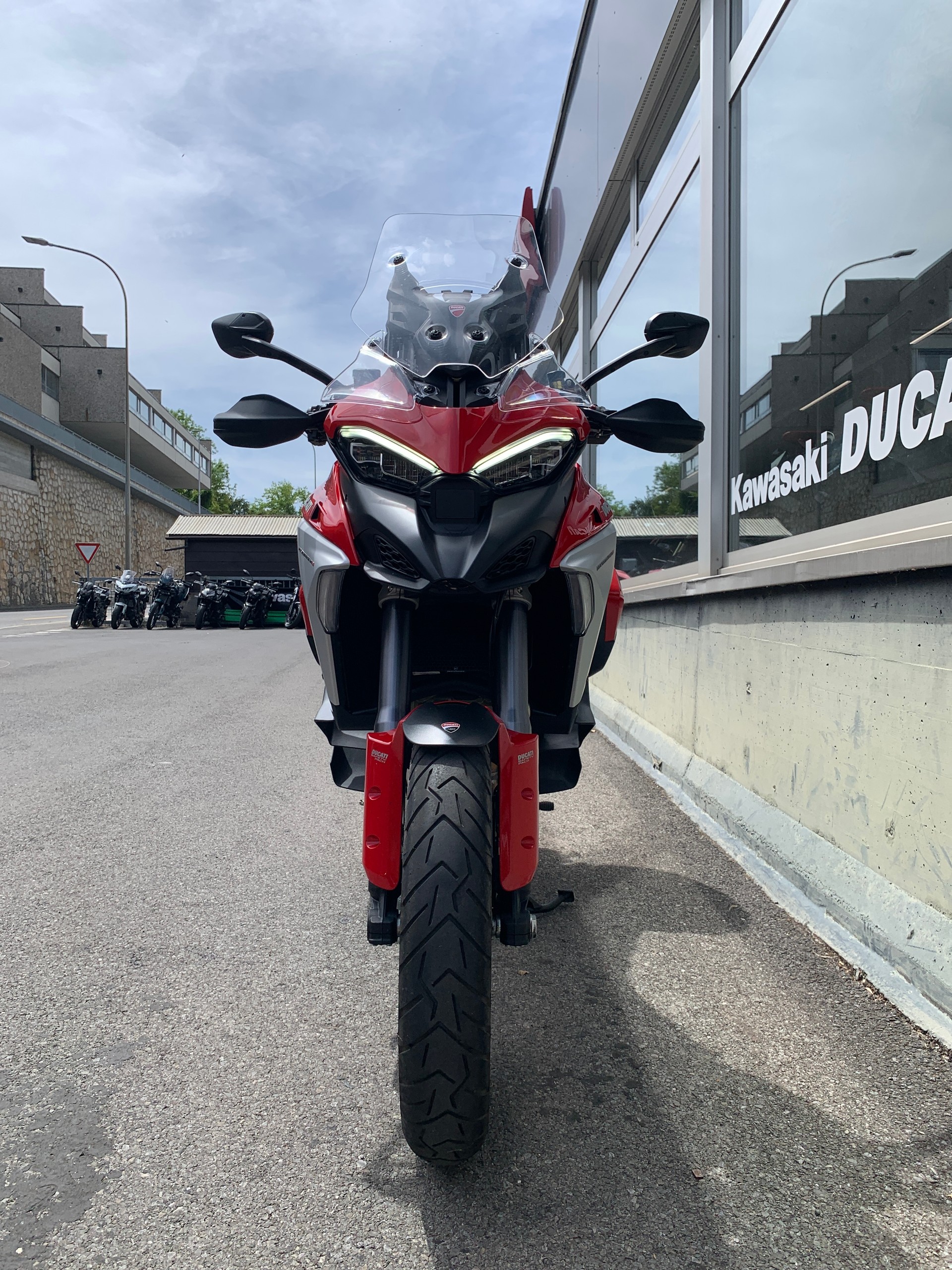 DUCATI Multistrada V4 S Travel & Radar-showroom-element-2