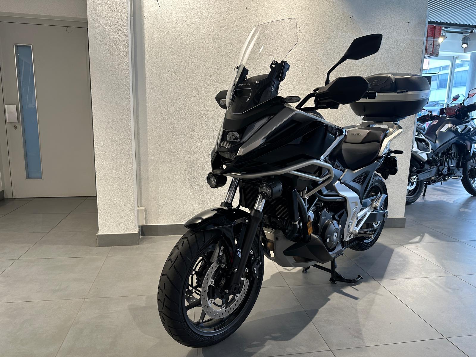 HONDA NC 750 DCT | Occasion | nur 830 km | Div. Zubehör | Top Zustand-image-4
