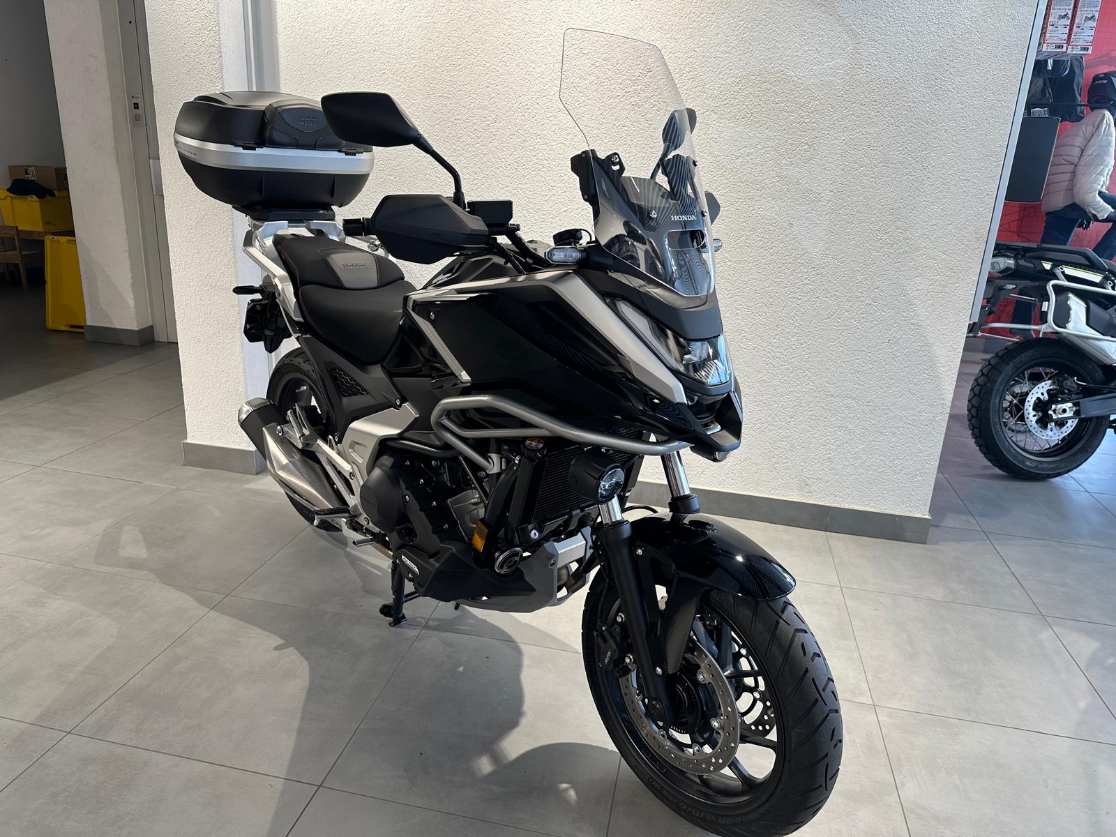 HONDA NC 750 DCT | Occasion | nur 830 km | Div. Zubehör | Top Zustand-image-2