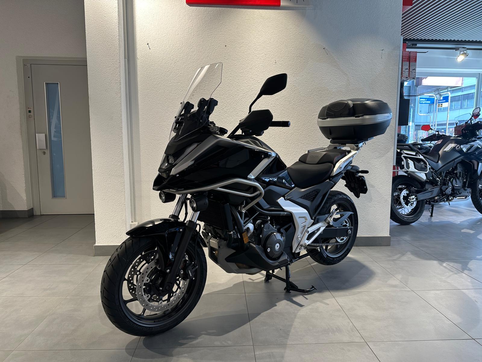 HONDA NC 750 DCT | Occasion | nur 830 km | Div. Zubehör | Top Zustand-image-3