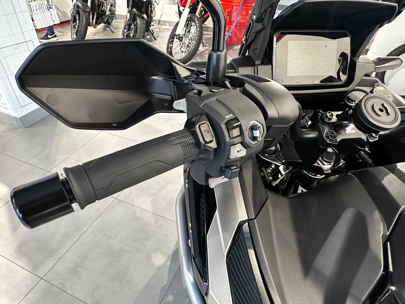 HONDA NC 750 DCT | Occasion | nur 830 km | Div. Zubehör | Top Zustand-image-11