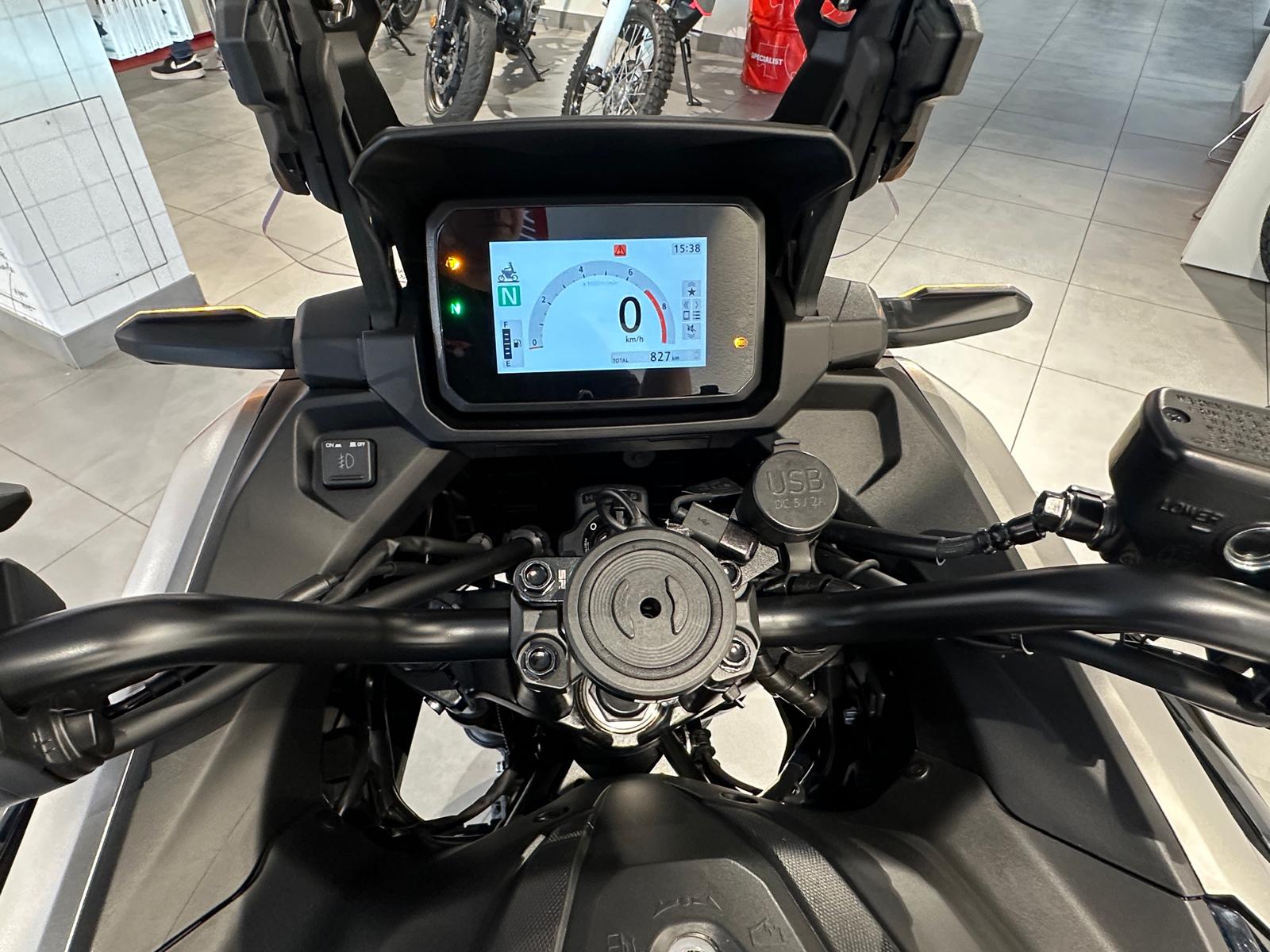 HONDA NC 750 DCT | Occasion | nur 830 km | Div. Zubehör | Top Zustand-image-9