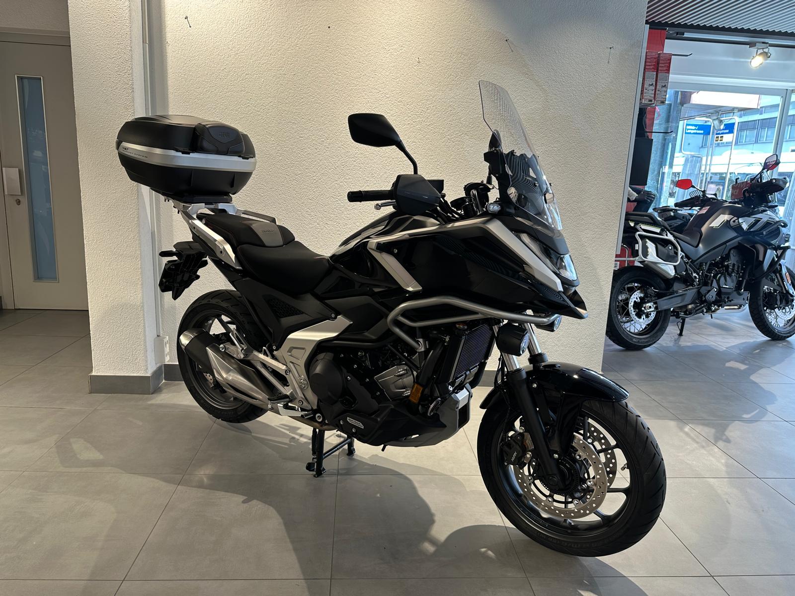 HONDA NC 750 DCT | Occasion | nur 830 km | Div. Zubehör | Top Zustand-image-0