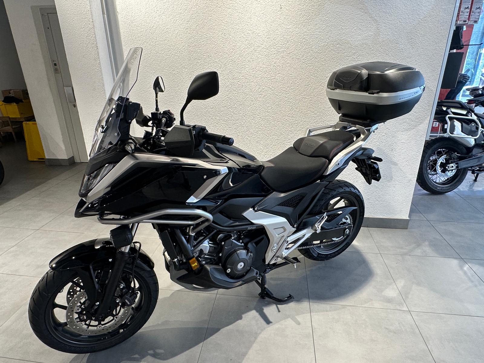 HONDA NC 750 DCT | Occasion | nur 830 km | Div. Zubehör | Top Zustand-image-6