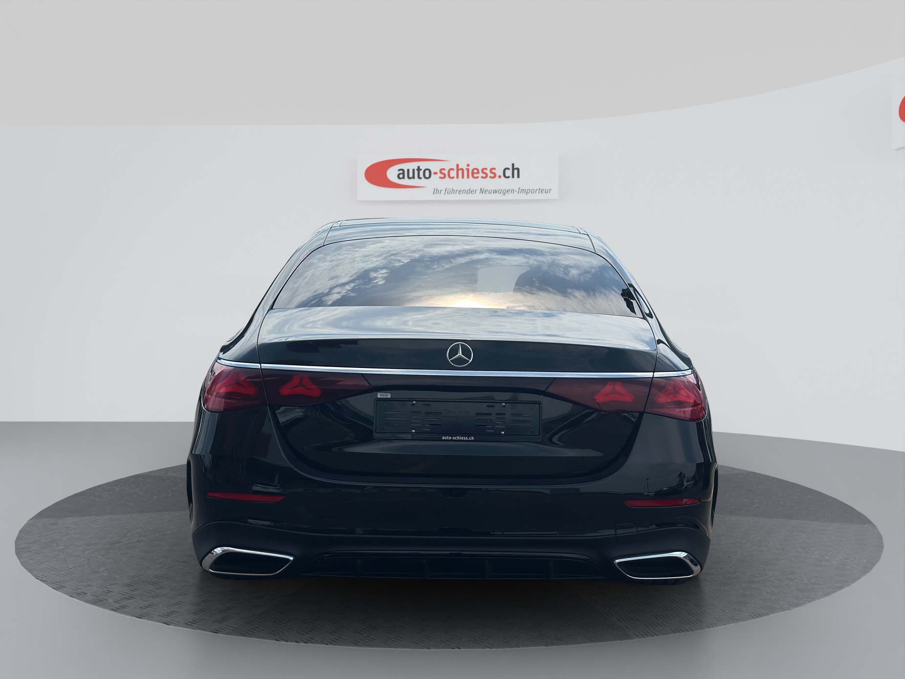 MERCEDES-BENZ E 220 d AMG Night 9G-Tronic-showroom-element-3