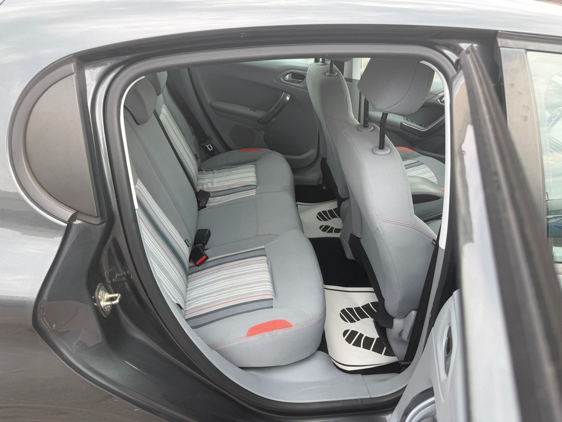 PEUGEOT 208 1.2 VTI Active-image-7