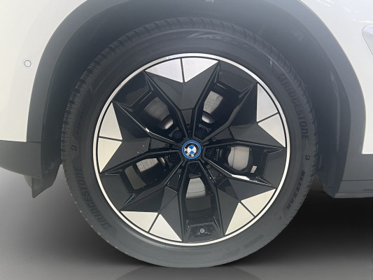 BMW iX3 Impressive-image-12