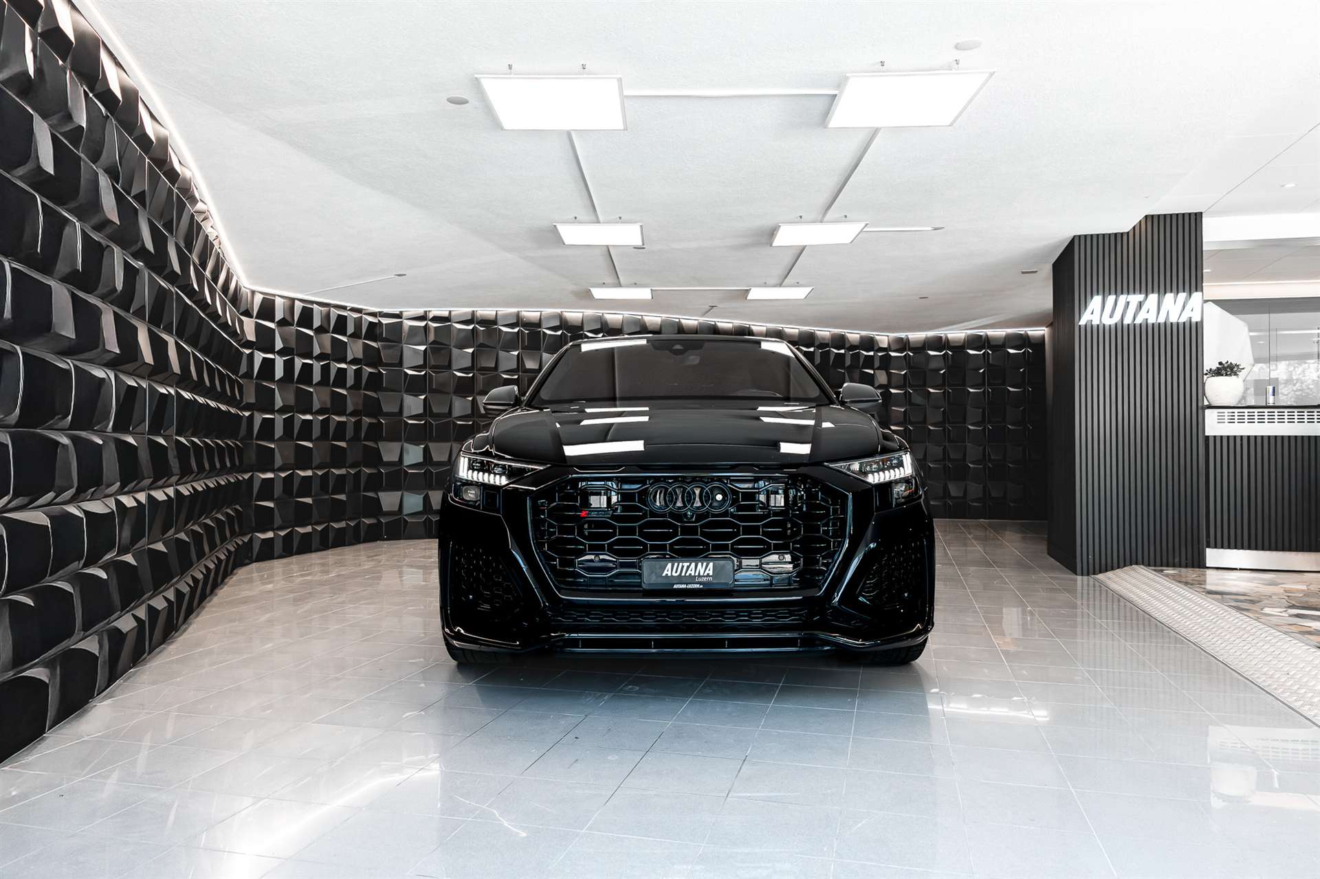 AUDI RSQ8 quattro tiptronic-showroom-element-3